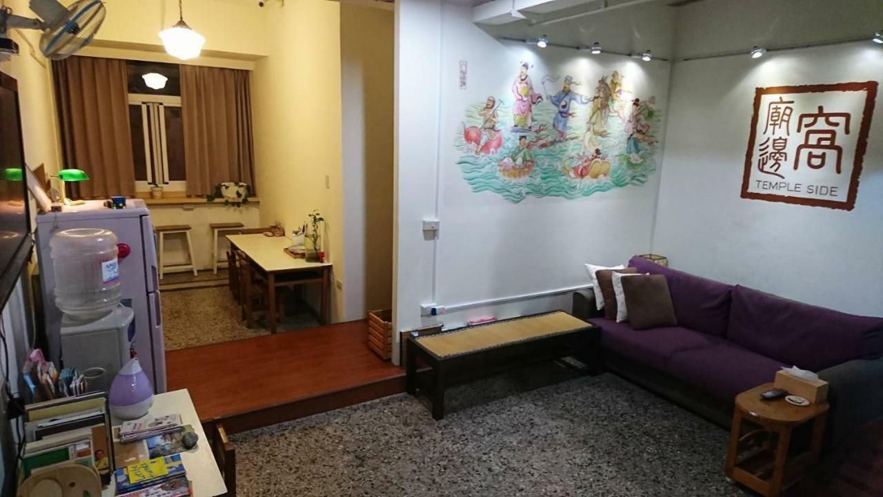 Temple Side Hostel Tainan Exterior foto